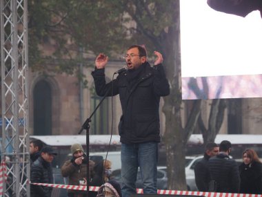 23 Aralık 2020 'de Artsakh Cumhuriyeti' nin barışçıl sakinlerine karşı Türk azerbaijani teröristlerinin saldırısının ardından Erivan 'da hükümet karşıtı ve pashinan karşıtı protestolar düzenlendi.