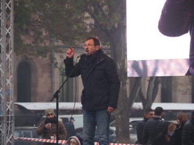 23 Aralık 2020 'de Artsakh Cumhuriyeti' nin barışçıl sakinlerine karşı Türk azerbaijani teröristlerinin saldırısının ardından Erivan 'da hükümet karşıtı ve pashinan karşıtı protestolar düzenlendi.