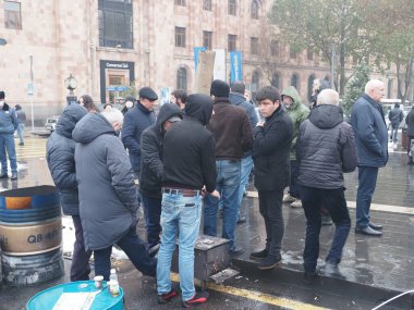 23 Aralık 2020 'de Artsakh Cumhuriyeti' nin barışçıl sakinlerine karşı Türk azerbaijani teröristlerinin saldırısının ardından Erivan 'da hükümet karşıtı ve pashinan karşıtı protestolar düzenlendi.