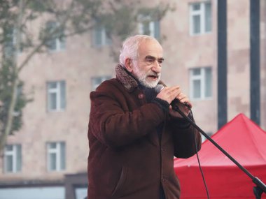 23 Aralık 2020 'de Artsakh Cumhuriyeti' nin barışçıl sakinlerine karşı Türk azerbaijani teröristlerinin saldırısının ardından Erivan 'da hükümet karşıtı ve pashinan karşıtı protestolar düzenlendi.