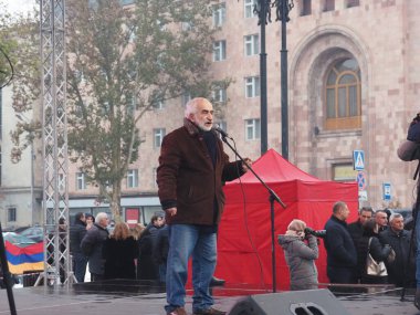 23 Aralık 2020 'de Artsakh Cumhuriyeti' nin barışçıl sakinlerine karşı Türk azerbaijani teröristlerinin saldırısının ardından Erivan 'da hükümet karşıtı ve pashinan karşıtı protestolar düzenlendi.