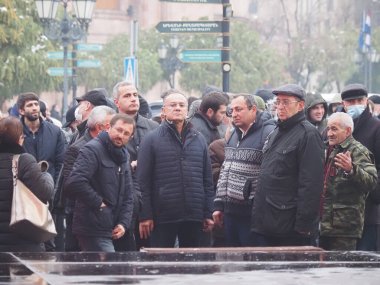 23 Aralık 2020 'de Artsakh Cumhuriyeti' nin barışçıl sakinlerine karşı Türk azerbaijani teröristlerinin saldırısının ardından Erivan 'da hükümet karşıtı ve pashinan karşıtı protestolar düzenlendi.