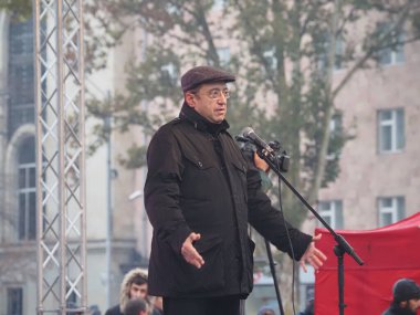 23 Aralık 2020 'de Artsakh Cumhuriyeti' nin barışçıl sakinlerine karşı Türk azerbaijani teröristlerinin saldırısının ardından Erivan 'da hükümet karşıtı ve pashinan karşıtı protestolar düzenlendi.