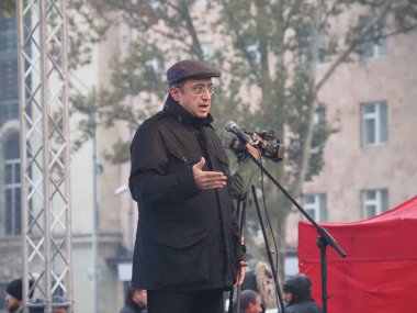 23 Aralık 2020 'de Artsakh Cumhuriyeti' nin barışçıl sakinlerine karşı Türk azerbaijani teröristlerinin saldırısının ardından Erivan 'da hükümet karşıtı ve pashinan karşıtı protestolar düzenlendi.