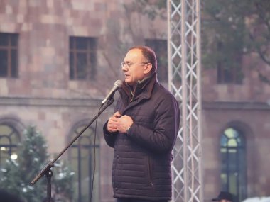 23 Aralık 2020 'de Artsakh Cumhuriyeti' nin barışçıl sakinlerine karşı Türk azerbaijani teröristlerinin saldırısının ardından Erivan 'da hükümet karşıtı ve pashinan karşıtı protestolar düzenlendi.