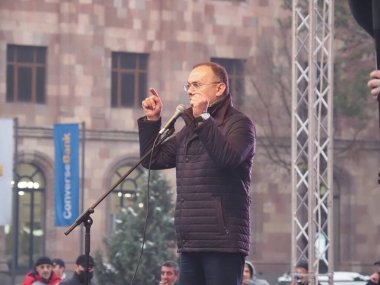 23 Aralık 2020 'de Artsakh Cumhuriyeti' nin barışçıl sakinlerine karşı Türk azerbaijani teröristlerinin saldırısının ardından Erivan 'da hükümet karşıtı ve pashinan karşıtı protestolar düzenlendi.