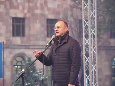 23 Aralık 2020 'de Artsakh Cumhuriyeti' nin barışçıl sakinlerine karşı Türk azerbaijani teröristlerinin saldırısının ardından Erivan 'da hükümet karşıtı ve pashinan karşıtı protestolar düzenlendi.