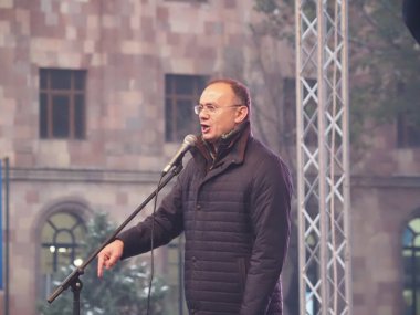 23 Aralık 2020 'de Artsakh Cumhuriyeti' nin barışçıl sakinlerine karşı Türk azerbaijani teröristlerinin saldırısının ardından Erivan 'da hükümet karşıtı ve pashinan karşıtı protestolar düzenlendi.