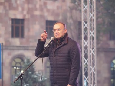 23 Aralık 2020 'de Artsakh Cumhuriyeti' nin barışçıl sakinlerine karşı Türk azerbaijani teröristlerinin saldırısının ardından Erivan 'da hükümet karşıtı ve pashinan karşıtı protestolar düzenlendi.