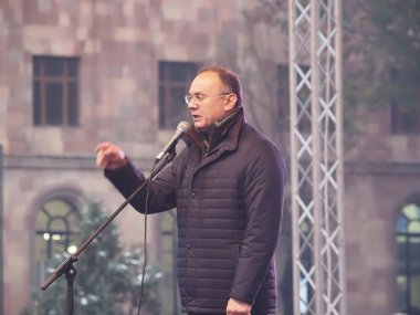 23 Aralık 2020 'de Artsakh Cumhuriyeti' nin barışçıl sakinlerine karşı Türk azerbaijani teröristlerinin saldırısının ardından Erivan 'da hükümet karşıtı ve pashinan karşıtı protestolar düzenlendi.