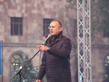 23 Aralık 2020 'de Artsakh Cumhuriyeti' nin barışçıl sakinlerine karşı Türk azerbaijani teröristlerinin saldırısının ardından Erivan 'da hükümet karşıtı ve pashinan karşıtı protestolar düzenlendi.