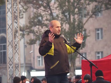 23 Aralık 2020 'de Artsakh Cumhuriyeti' nin barışçıl sakinlerine karşı Türk azerbaijani teröristlerinin saldırısının ardından Erivan 'da hükümet karşıtı ve pashinan karşıtı protestolar düzenlendi.