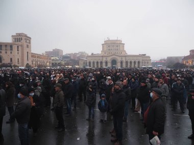 23 Aralık 2020 'de Artsakh Cumhuriyeti' nin barışçıl sakinlerine karşı Türk azerbaijani teröristlerinin saldırısının ardından Erivan 'da hükümet karşıtı ve pashinan karşıtı protestolar düzenlendi.