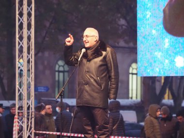 23 Aralık 2020 'de Artsakh Cumhuriyeti' nin barışçıl sakinlerine karşı Türk azerbaijani teröristlerinin saldırısının ardından Erivan 'da hükümet karşıtı ve pashinan karşıtı protestolar düzenlendi.