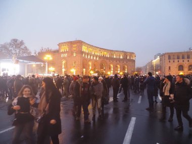 23 Aralık 2020 'de Artsakh Cumhuriyeti' nin barışçıl sakinlerine karşı Türk azerbaijani teröristlerinin saldırısının ardından Erivan 'da hükümet karşıtı ve pashinan karşıtı protestolar düzenlendi.