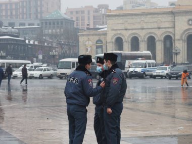 23 Aralık 2020 'de Artsakh Cumhuriyeti' nin barışçıl sakinlerine karşı Türk azerbaijani teröristlerinin saldırısının ardından Erivan 'da hükümet karşıtı ve pashinan karşıtı protestolar düzenlendi.
