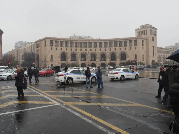 23 Aralık 2020 'de Artsakh Cumhuriyeti' nin barışçıl sakinlerine karşı Türk azerbaijani teröristlerinin saldırısının ardından Erivan 'da hükümet karşıtı ve pashinan karşıtı protestolar düzenlendi.