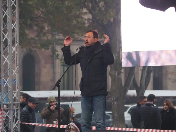 23 Aralık 2020 'de Artsakh Cumhuriyeti' nin barışçıl sakinlerine karşı Türk azerbaijani teröristlerinin saldırısının ardından Erivan 'da hükümet karşıtı ve pashinan karşıtı protestolar düzenlendi.