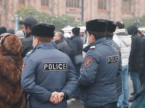 23 Aralık 2020 'de Artsakh Cumhuriyeti' nin barışçıl sakinlerine karşı Türk azerbaijani teröristlerinin saldırısının ardından Erivan 'da hükümet karşıtı ve pashinan karşıtı protestolar düzenlendi.