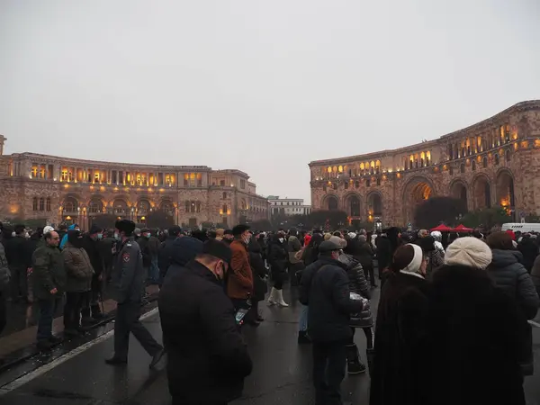 23 Aralık 2020 'de Artsakh Cumhuriyeti' nin barışçıl sakinlerine karşı Türk azerbaijani teröristlerinin saldırısının ardından Erivan 'da hükümet karşıtı ve pashinan karşıtı protestolar düzenlendi.