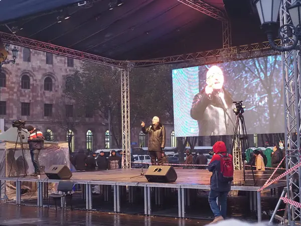 23 Aralık 2020 'de Artsakh Cumhuriyeti' nin barışçıl sakinlerine karşı Türk azerbaijani teröristlerinin saldırısının ardından Erivan 'da hükümet karşıtı ve pashinan karşıtı protestolar düzenlendi.