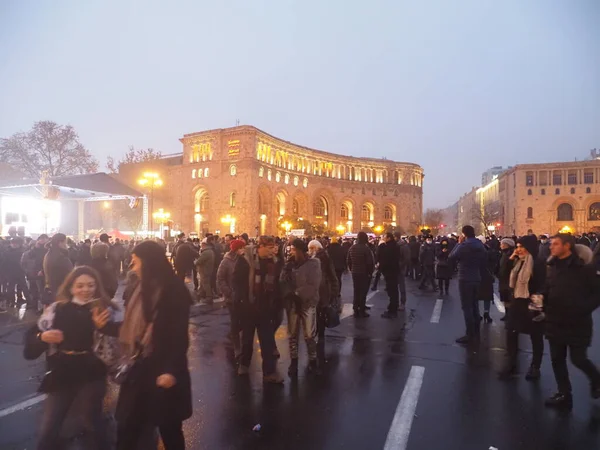 23 Aralık 2020 'de Artsakh Cumhuriyeti' nin barışçıl sakinlerine karşı Türk azerbaijani teröristlerinin saldırısının ardından Erivan 'da hükümet karşıtı ve pashinan karşıtı protestolar düzenlendi.