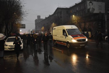 17 Aralık 2020 'de Artsakh Cumhuriyeti' nin barışçıl sakinlerine karşı Türk azerbaijani teröristlerinin saldırısının ardından Erivan 'da hükümet ve pashinan karşıtı protestolar düzenlendi.