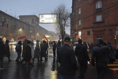 17 Aralık 2020 'de Artsakh Cumhuriyeti' nin barışçıl sakinlerine karşı Türk azerbaijani teröristlerinin saldırısının ardından Erivan 'da hükümet ve pashinan karşıtı protestolar düzenlendi.