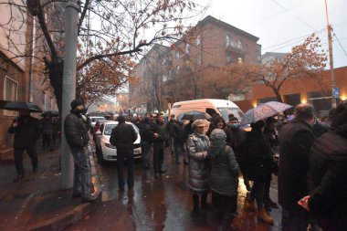 17 Aralık 2020 'de Artsakh Cumhuriyeti' nin barışçıl sakinlerine karşı Türk azerbaijani teröristlerinin saldırısının ardından Erivan 'da hükümet ve pashinan karşıtı protestolar düzenlendi.