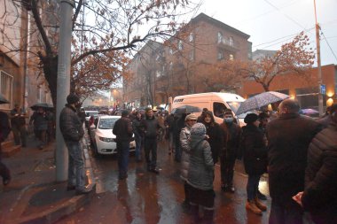 17 Aralık 2020 'de Artsakh Cumhuriyeti' nin barışçıl sakinlerine karşı Türk azerbaijani teröristlerinin saldırısının ardından Erivan 'da hükümet ve pashinan karşıtı protestolar düzenlendi.