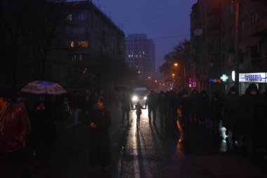 17 Aralık 2020 'de Artsakh Cumhuriyeti' nin barışçıl sakinlerine karşı Türk azerbaijani teröristlerinin saldırısının ardından Erivan 'da hükümet ve pashinan karşıtı protestolar düzenlendi.