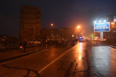 17 Aralık 2020 'de Artsakh Cumhuriyeti' nin barışçıl sakinlerine karşı Türk azerbaijani teröristlerinin saldırısının ardından Erivan 'da hükümet ve pashinan karşıtı protestolar düzenlendi.