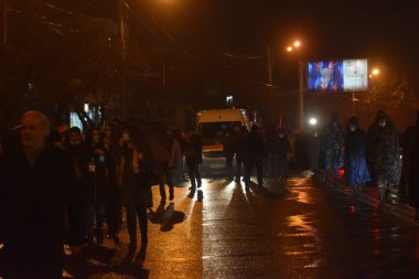 17 Aralık 2020 'de Artsakh Cumhuriyeti' nin barışçıl sakinlerine karşı Türk azerbaijani teröristlerinin saldırısının ardından Erivan 'da hükümet ve pashinan karşıtı protestolar düzenlendi.