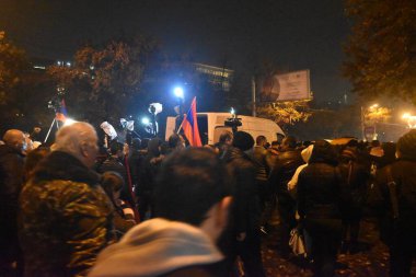 17 Aralık 2020 'de Artsakh Cumhuriyeti' nin barışçıl sakinlerine karşı Türk azerbaijani teröristlerinin saldırısının ardından Erivan 'da hükümet ve pashinan karşıtı protestolar düzenlendi.