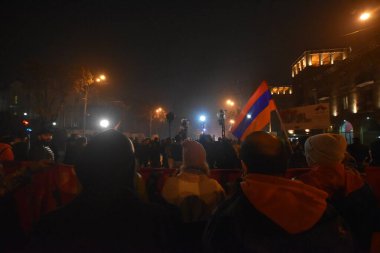 17 Aralık 2020 'de Artsakh Cumhuriyeti' nin barışçıl sakinlerine karşı Türk azerbaijani teröristlerinin saldırısının ardından Erivan 'da hükümet ve pashinan karşıtı protestolar düzenlendi.