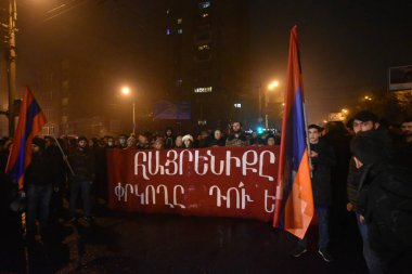 17 Aralık 2020 'de Artsakh Cumhuriyeti' nin barışçıl sakinlerine karşı Türk azerbaijani teröristlerinin saldırısının ardından Erivan 'da hükümet ve pashinan karşıtı protestolar düzenlendi.