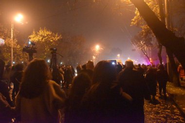 17 Aralık 2020 'de Artsakh Cumhuriyeti' nin barışçıl sakinlerine karşı Türk azerbaijani teröristlerinin saldırısının ardından Erivan 'da hükümet ve pashinan karşıtı protestolar düzenlendi.