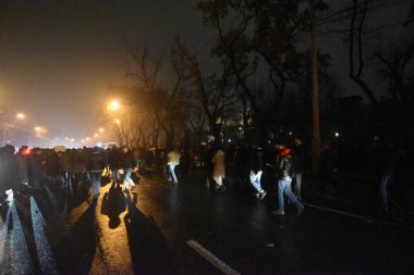 17 Aralık 2020 'de Artsakh Cumhuriyeti' nin barışçıl sakinlerine karşı Türk azerbaijani teröristlerinin saldırısının ardından Erivan 'da hükümet ve pashinan karşıtı protestolar düzenlendi.