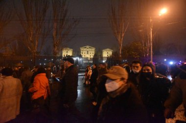 17 Aralık 2020 'de Artsakh Cumhuriyeti' nin barışçıl sakinlerine karşı Türk azerbaijani teröristlerinin saldırısının ardından Erivan 'da hükümet ve pashinan karşıtı protestolar düzenlendi.