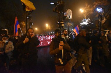 17 Aralık 2020 'de Artsakh Cumhuriyeti' nin barışçıl sakinlerine karşı Türk azerbaijani teröristlerinin saldırısının ardından Erivan 'da hükümet ve pashinan karşıtı protestolar düzenlendi.