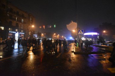 17 Aralık 2020 'de Artsakh Cumhuriyeti' nin barışçıl sakinlerine karşı Türk azerbaijani teröristlerinin saldırısının ardından Erivan 'da hükümet ve pashinan karşıtı protestolar düzenlendi.