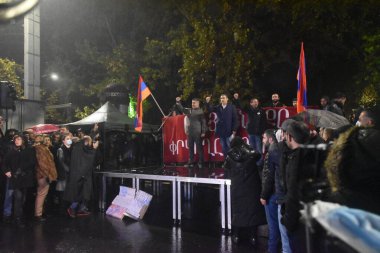 17 Aralık 2020 'de Artsakh Cumhuriyeti' nin barışçıl sakinlerine karşı Türk azerbaijani teröristlerinin saldırısının ardından Erivan 'da hükümet ve pashinan karşıtı protestolar düzenlendi.