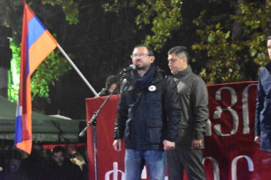 17 Aralık 2020 'de Artsakh Cumhuriyeti' nin barışçıl sakinlerine karşı Türk azerbaijani teröristlerinin saldırısının ardından Erivan 'da hükümet ve pashinan karşıtı protestolar düzenlendi.