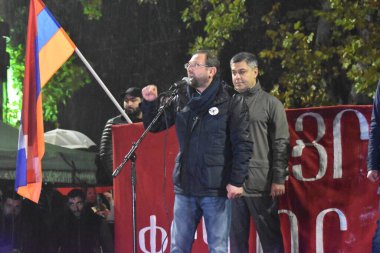 17 Aralık 2020 'de Artsakh Cumhuriyeti' nin barışçıl sakinlerine karşı Türk azerbaijani teröristlerinin saldırısının ardından Erivan 'da hükümet ve pashinan karşıtı protestolar düzenlendi.