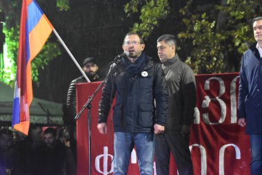 17 Aralık 2020 'de Artsakh Cumhuriyeti' nin barışçıl sakinlerine karşı Türk azerbaijani teröristlerinin saldırısının ardından Erivan 'da hükümet ve pashinan karşıtı protestolar düzenlendi.