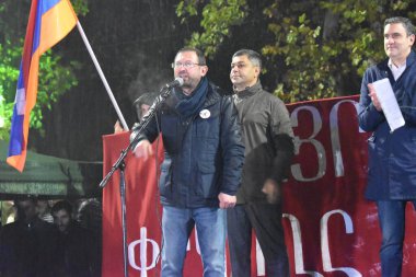 17 Aralık 2020 'de Artsakh Cumhuriyeti' nin barışçıl sakinlerine karşı Türk azerbaijani teröristlerinin saldırısının ardından Erivan 'da hükümet ve pashinan karşıtı protestolar düzenlendi.