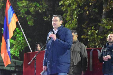 17 Aralık 2020 'de Artsakh Cumhuriyeti' nin barışçıl sakinlerine karşı Türk azerbaijani teröristlerinin saldırısının ardından Erivan 'da hükümet ve pashinan karşıtı protestolar düzenlendi.