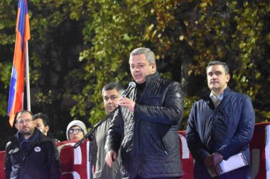 17 Aralık 2020 'de Artsakh Cumhuriyeti' nin barışçıl sakinlerine karşı Türk azerbaijani teröristlerinin saldırısının ardından Erivan 'da hükümet ve pashinan karşıtı protestolar düzenlendi.