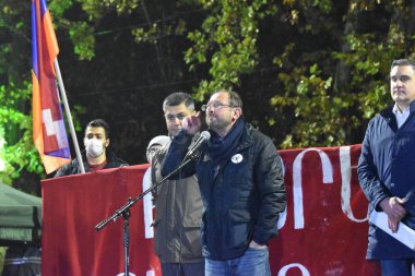 17 Aralık 2020 'de Artsakh Cumhuriyeti' nin barışçıl sakinlerine karşı Türk azerbaijani teröristlerinin saldırısının ardından Erivan 'da hükümet ve pashinan karşıtı protestolar düzenlendi.