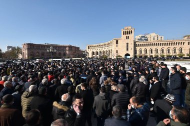 Ermenistan başbakanı Nikol Paşinyan önderliğindeki Yas Yürüyüşü, 19 Aralık 2020 'de vatanları Artsakh Cumhuriyeti' ni Azero-Türkçe terörizmden korumaya çalışırken ölenleri anmak için düzenlendi.